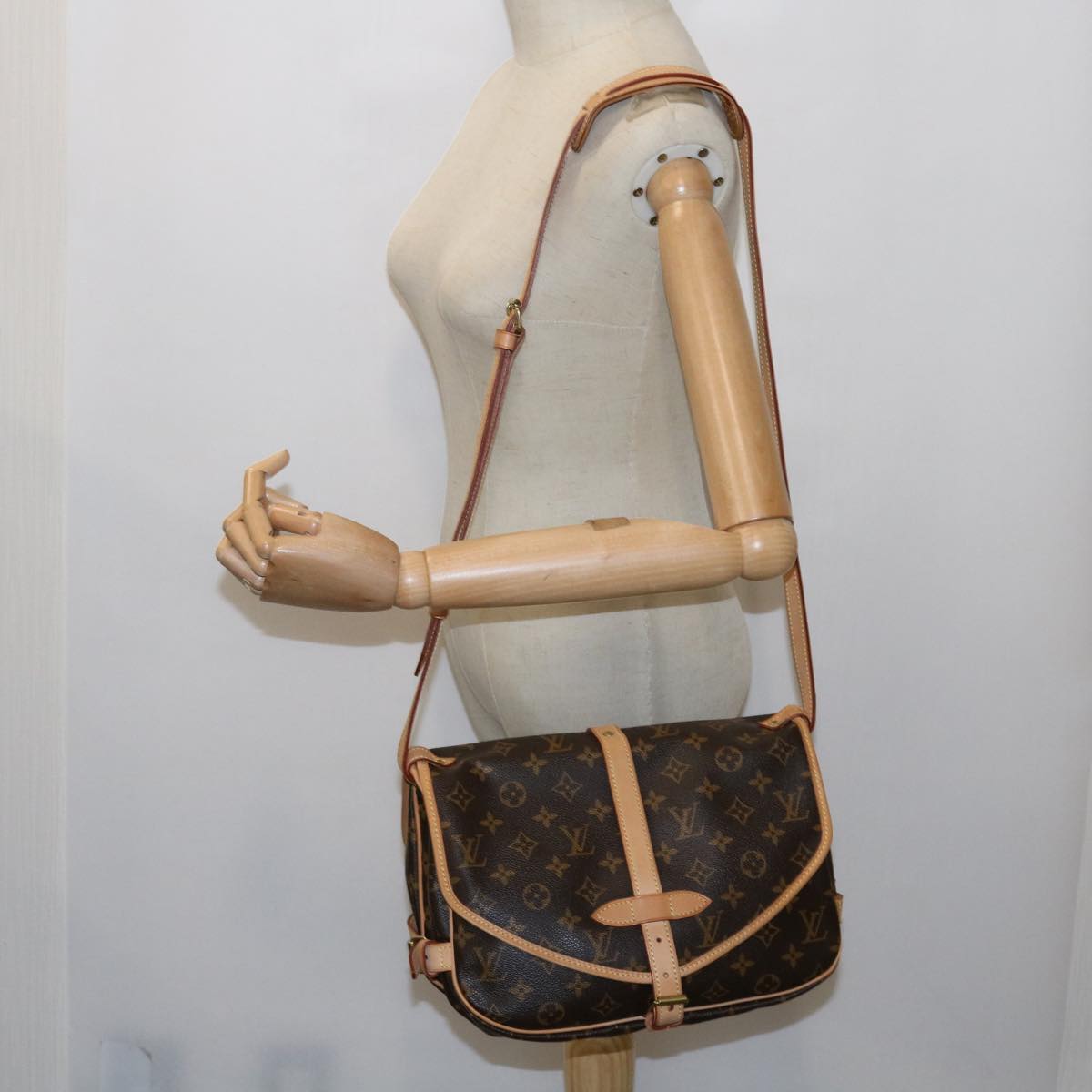 Louis Vuitton Saumur Brown Canvas Shoulder Bag