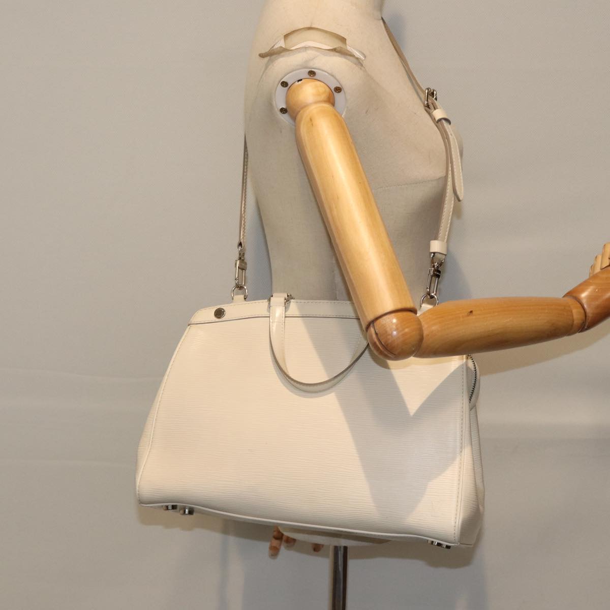 Louis Vuitton Blair White Leather Hand Bag