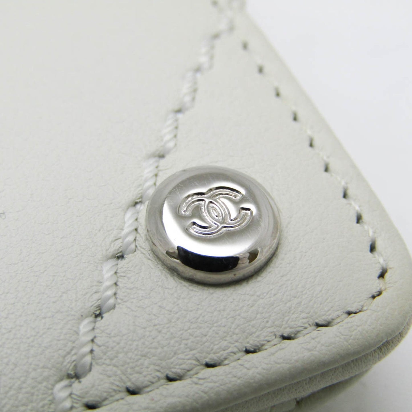 Chanel V-Stich White Leather Wallet Accessories