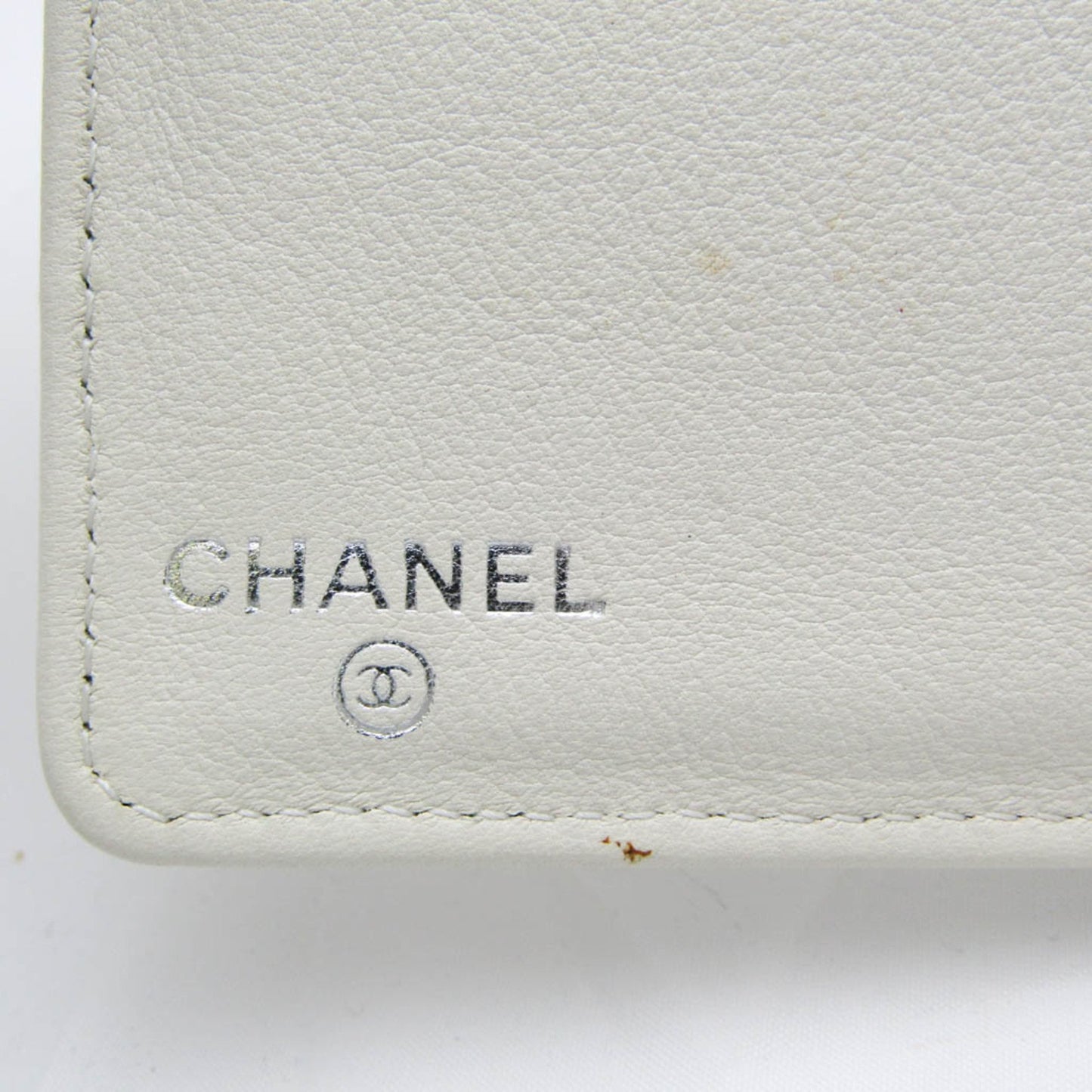 Chanel V-Stich White Leather Wallet Accessories