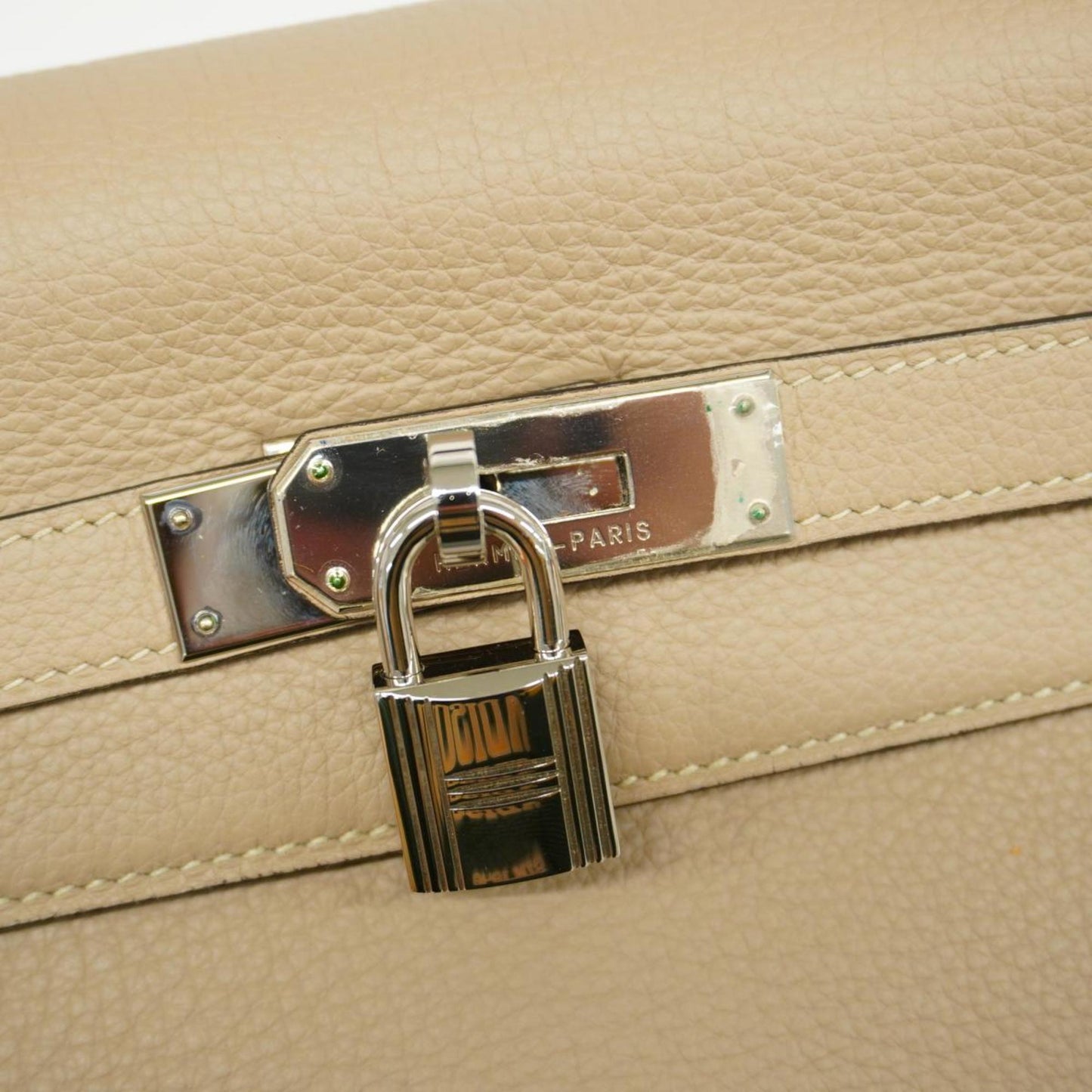 Hermès Kelly 32 Beige Leather Hand Bag