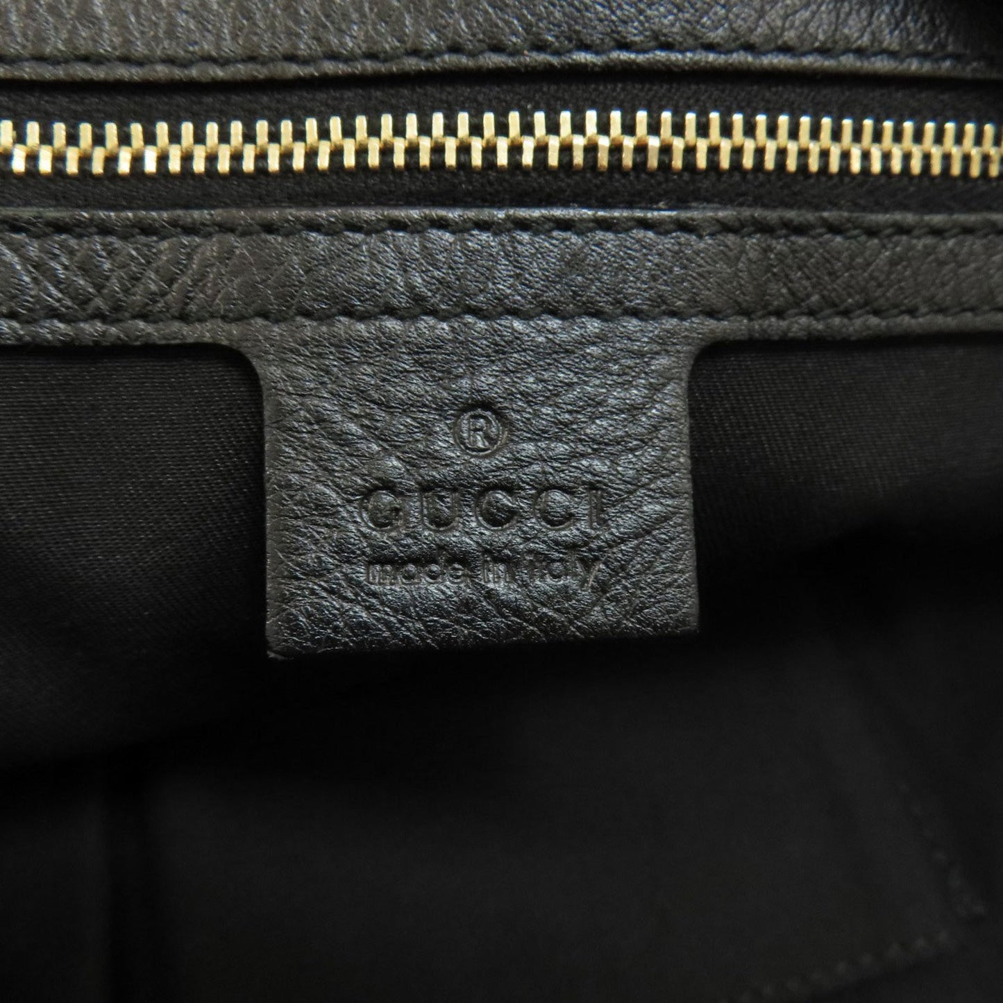 Gucci -- Black Leather Hand Bag