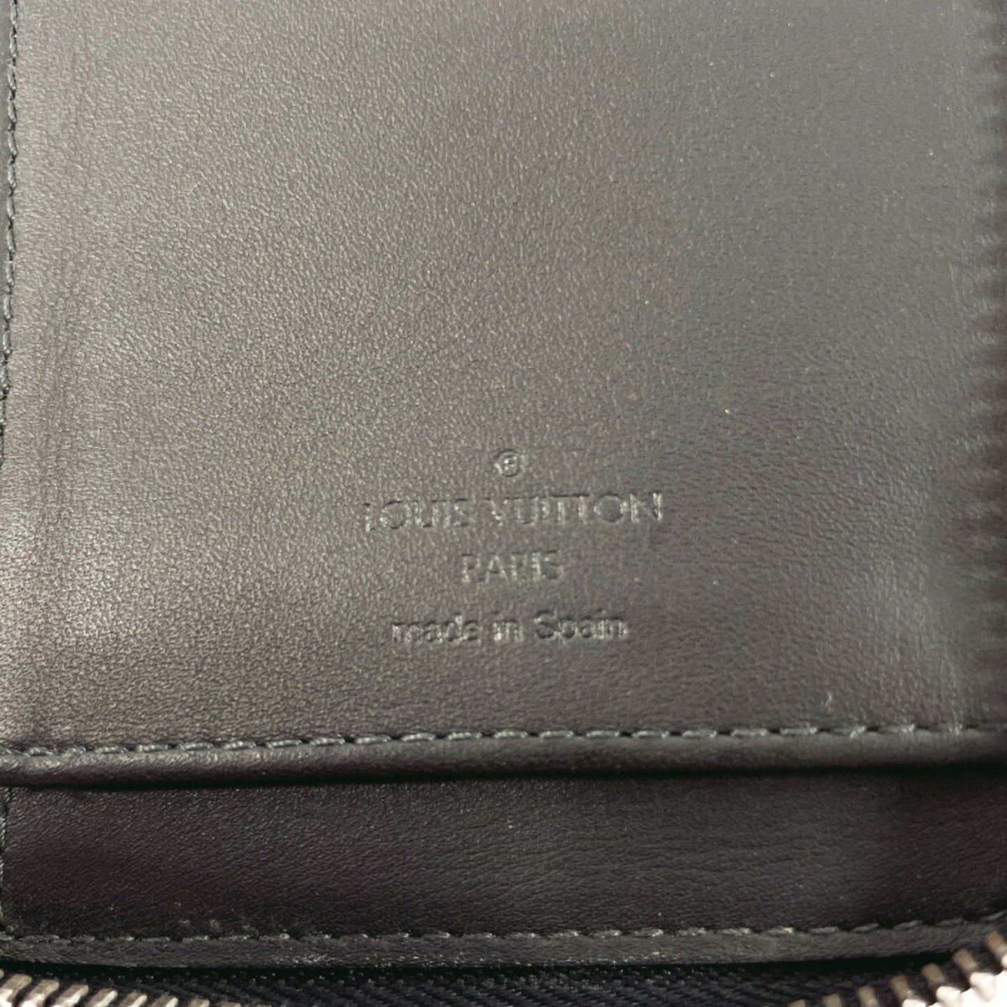 Louis Vuitton Portefeuille zippy Black Canvas Wallet Accessories