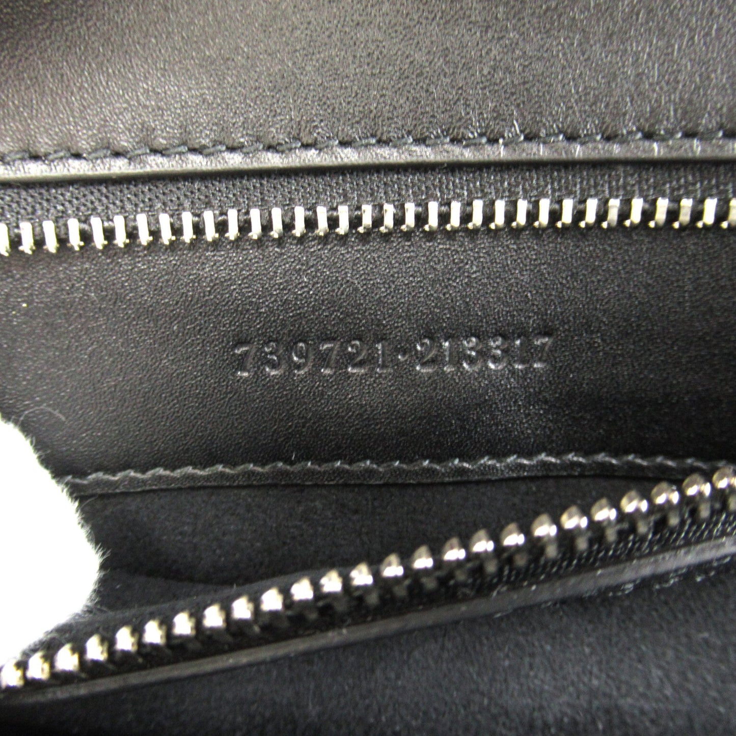 Gucci -- Black Leather Shoulder Bag