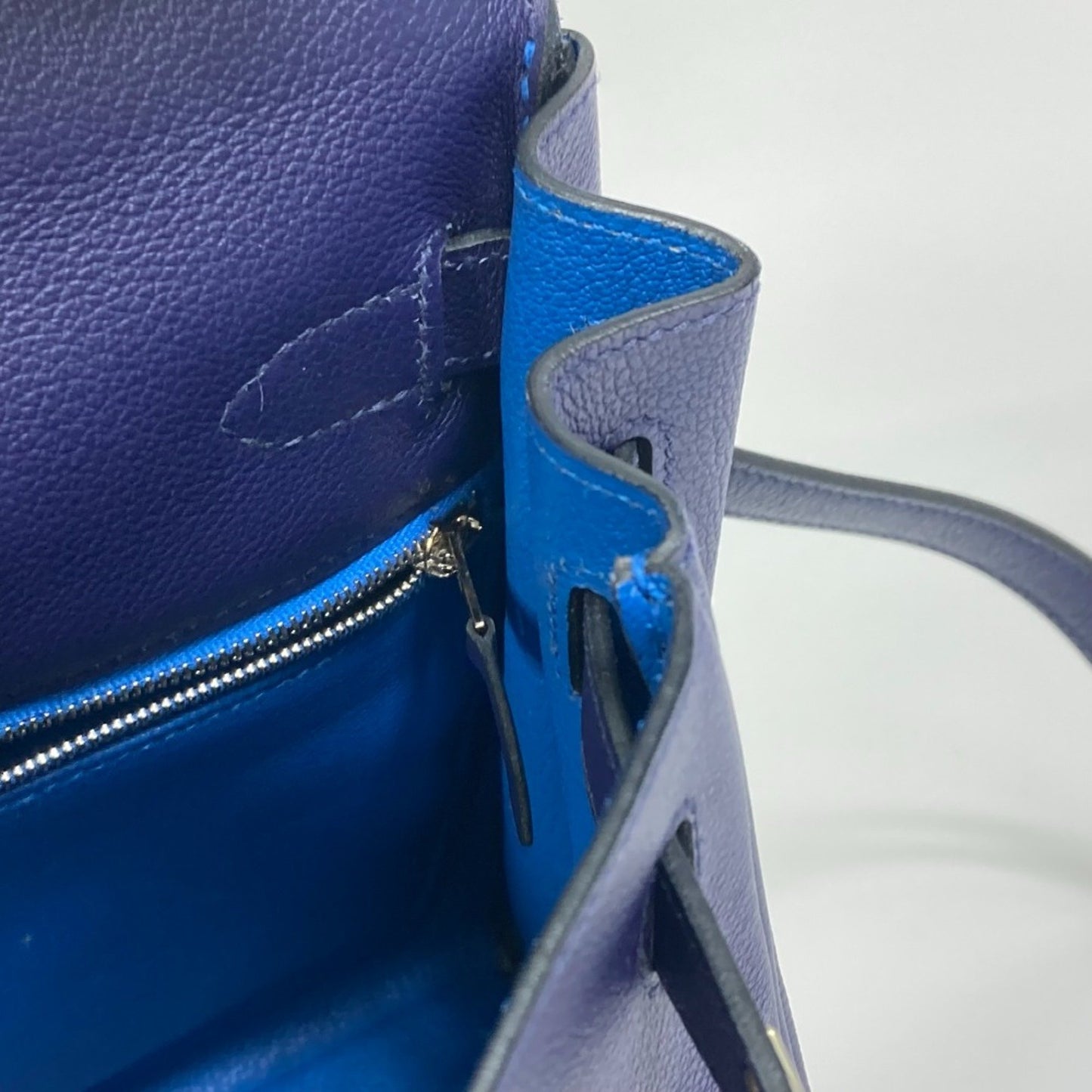 Hermès Kelly 28 Blue Leather Hand Bag