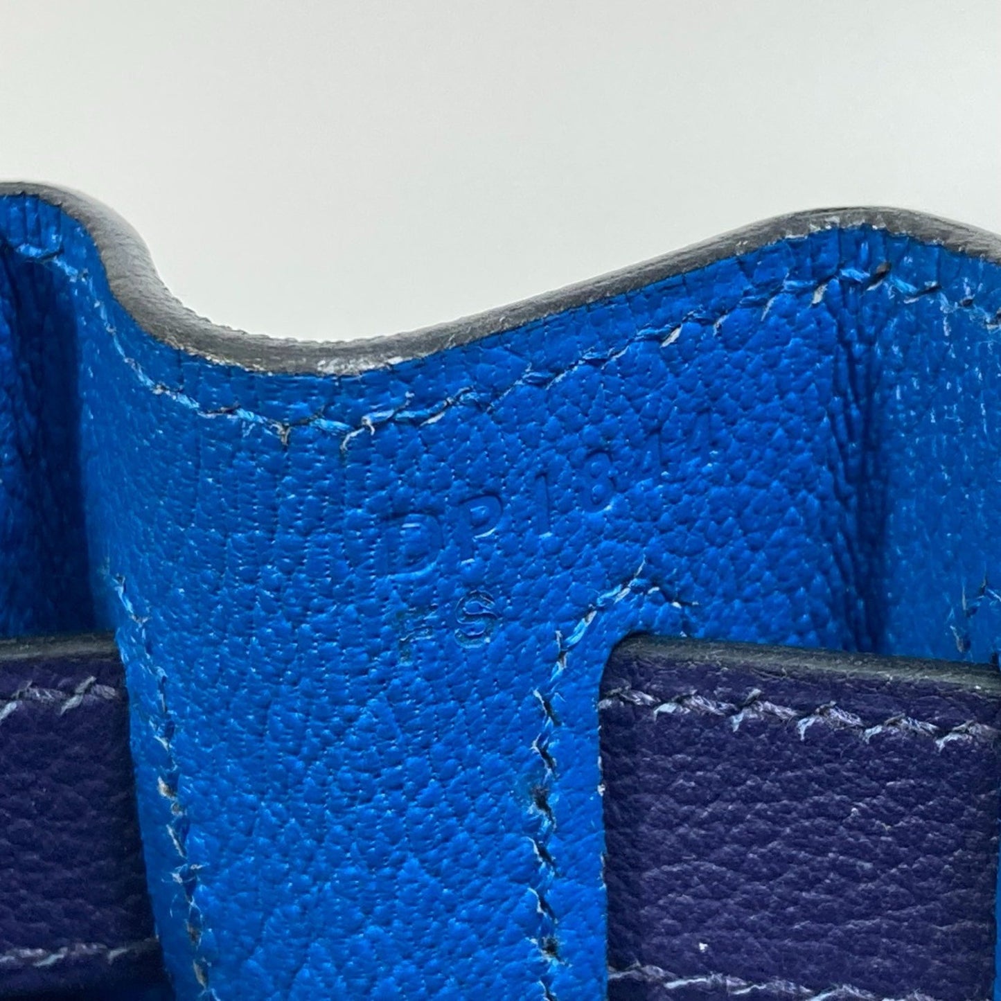 Hermès Kelly 28 Blue Leather Hand Bag