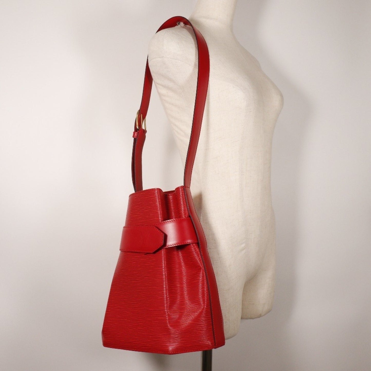 Louis Vuitton Sac d'épaule Red Leather Shoulder Bag