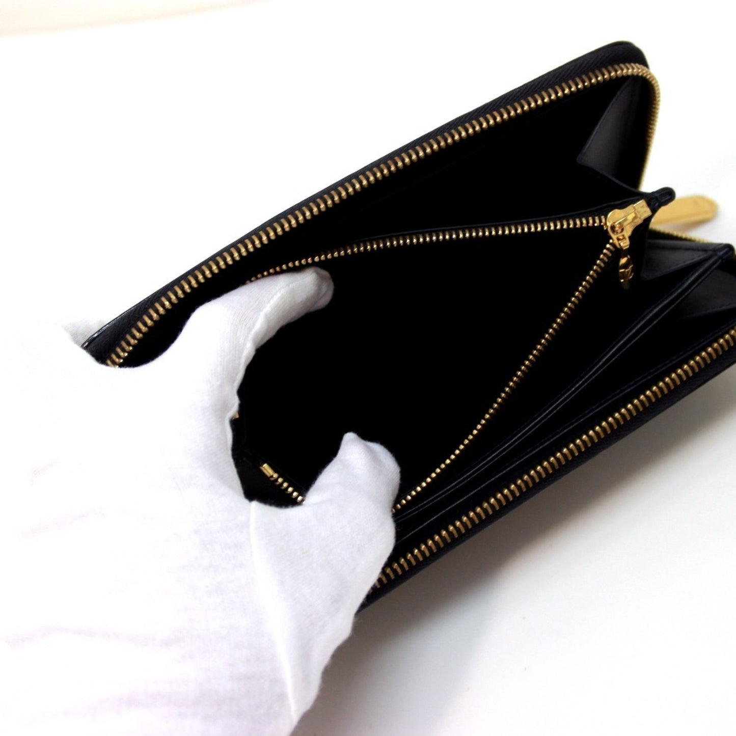 Louis Vuitton Zippy Black Patent Leather Wallet Accessories