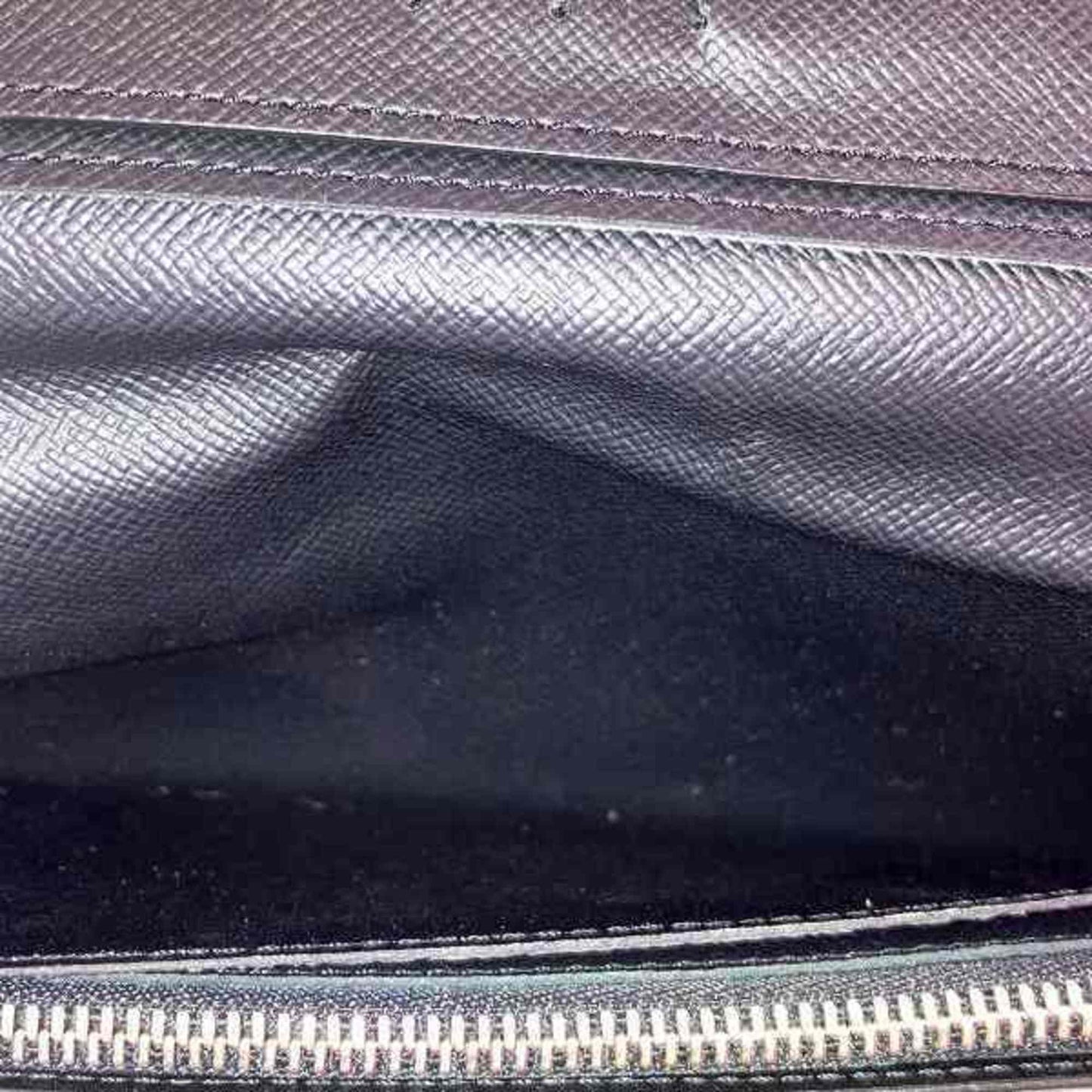 Louis Vuitton Taiga Black Leather Wallet Accessories