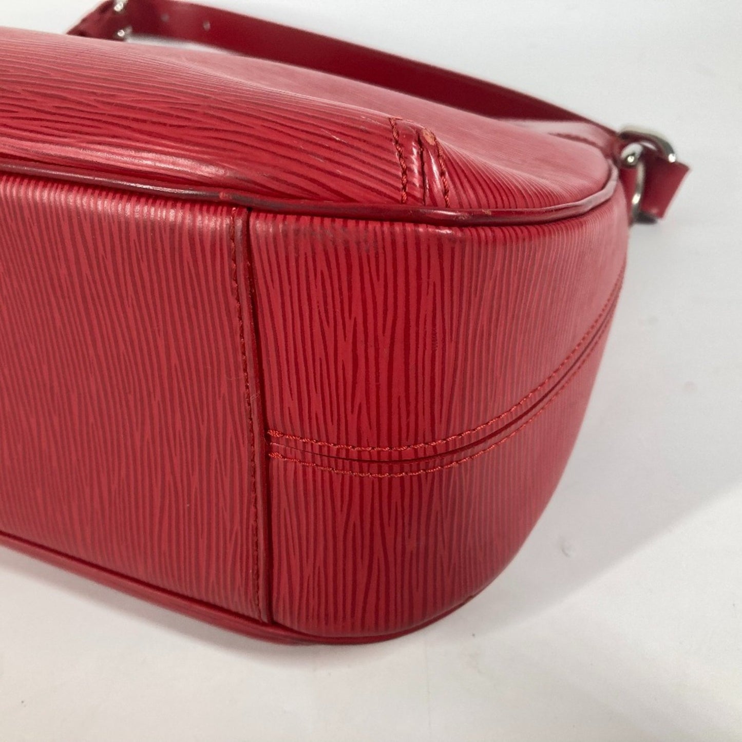 Louis Vuitton Turenne Red Leather Shoulder Bag