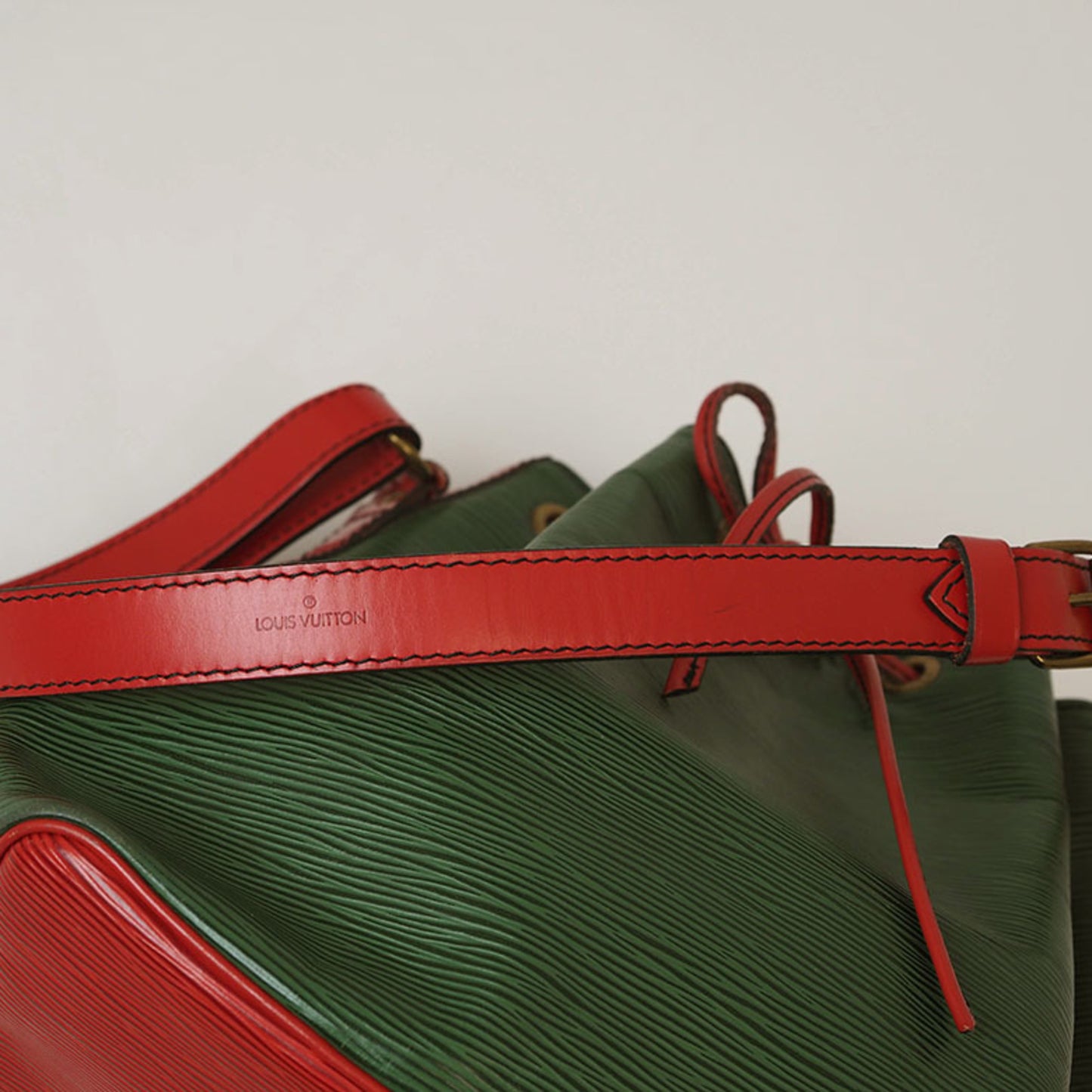 Louis Vuitton Petit Noé Green Leather Shoulder Bag