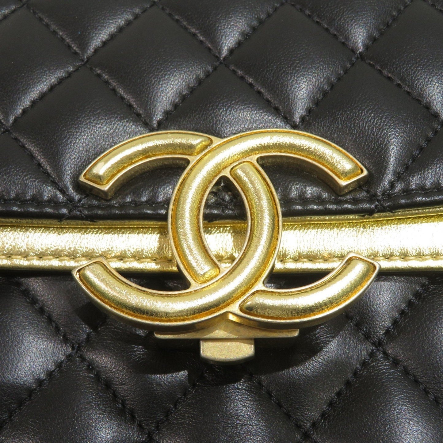 Chanel Flap bag Black Leather Shoulder Bag