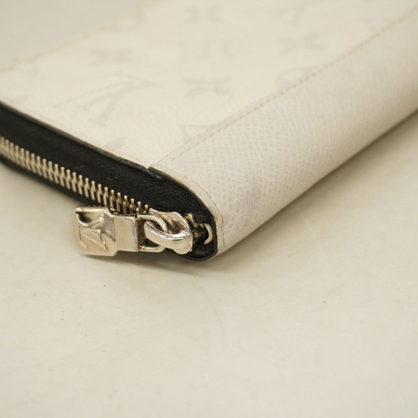 Louis Vuitton Zippy Wallet Vertical White Canvas Wallet Accessories