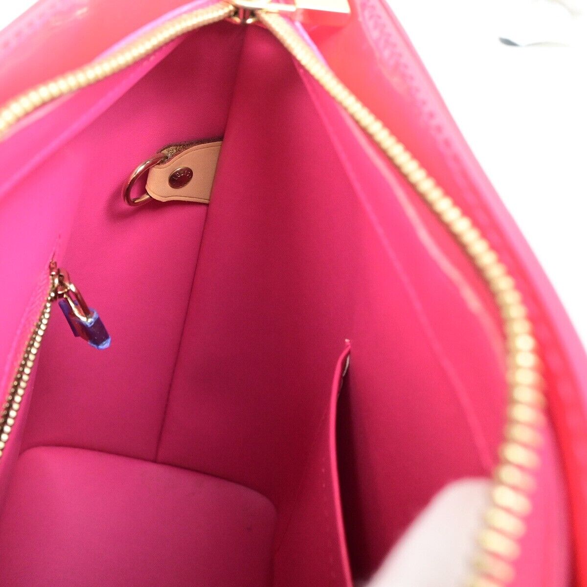 Louis Vuitton Reade Pink Patent Leather Shoulder Bag