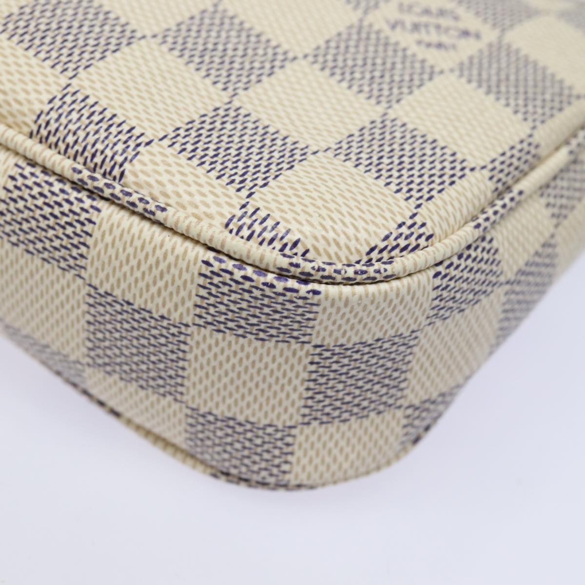 Louis Vuitton Pochette accessoires White Canvas Clutch Bag