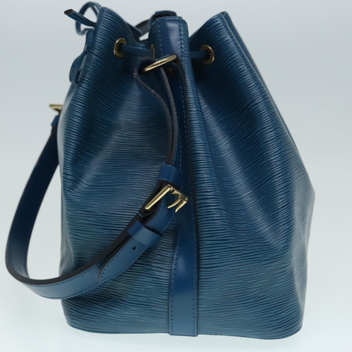 Louis Vuitton Noé Blue Leather Shoulder Bag