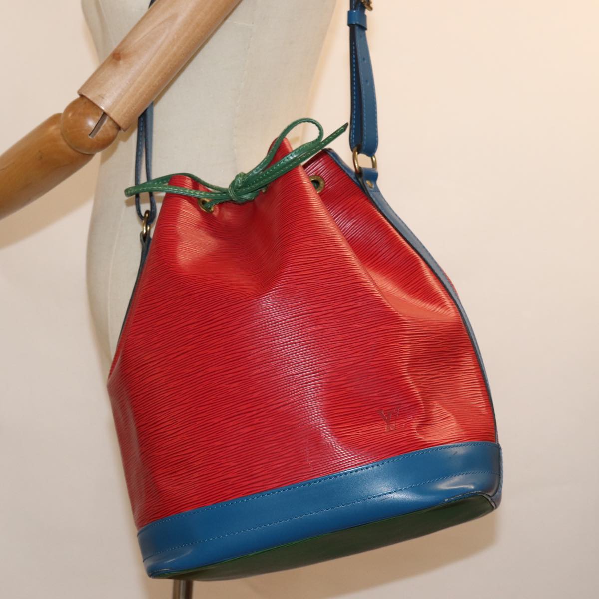 Louis Vuitton Noe Multicolour Leather Shoulder Bag