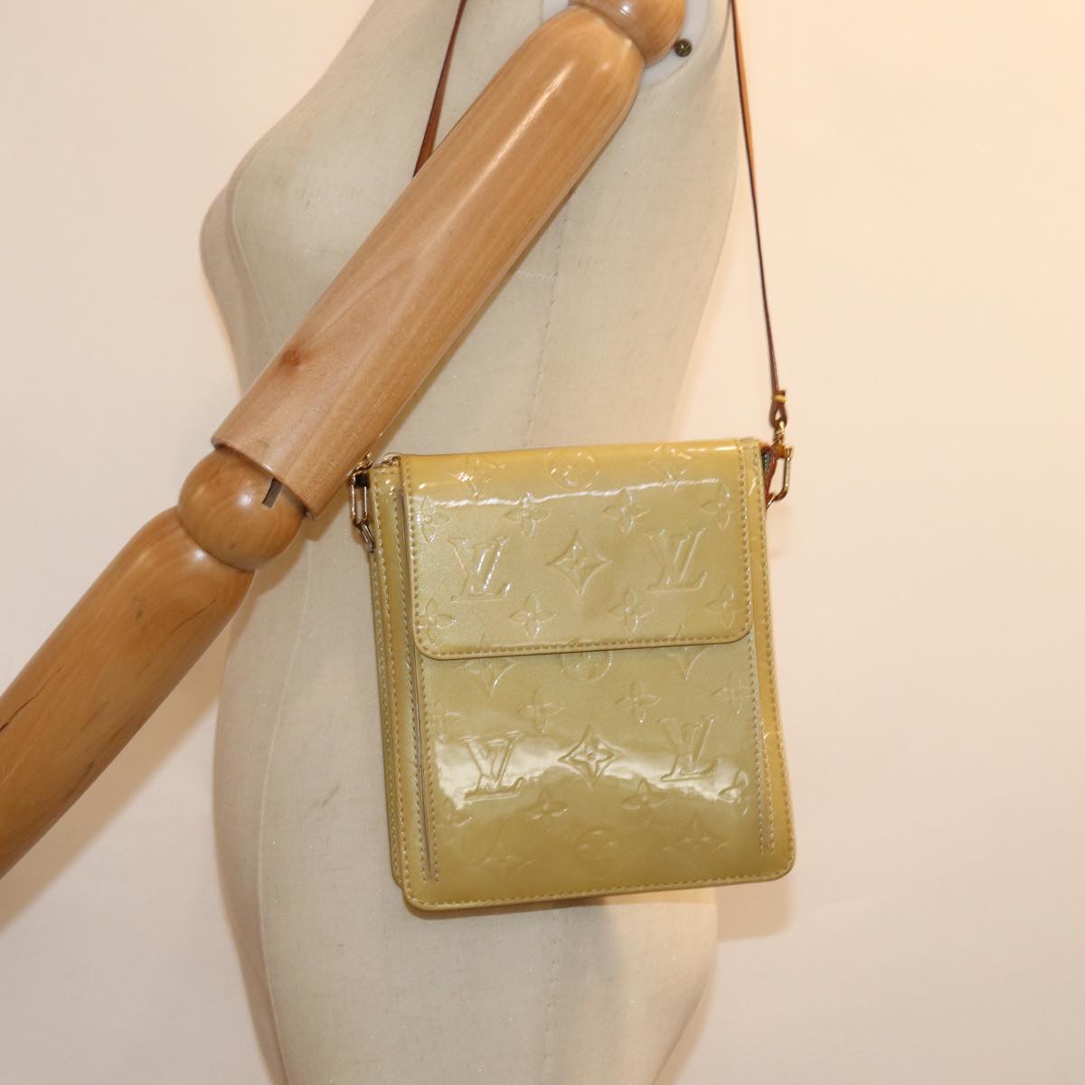 Louis Vuitton Mott Beige Patent Leather Shoulder Bag