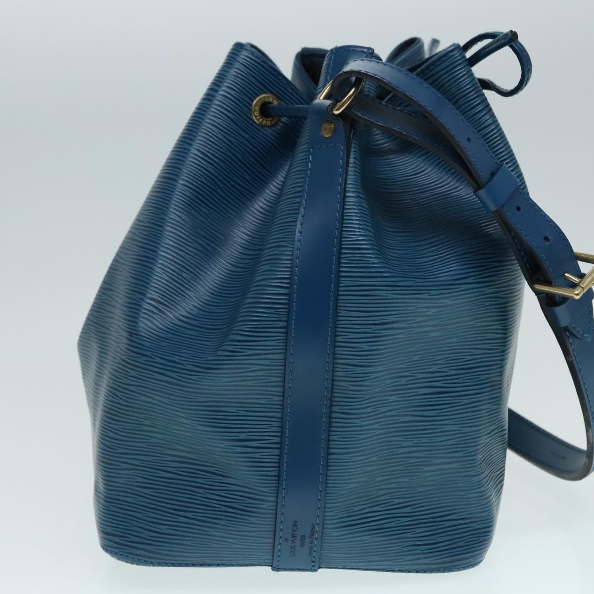 Louis Vuitton Noé Blue Leather Shoulder Bag