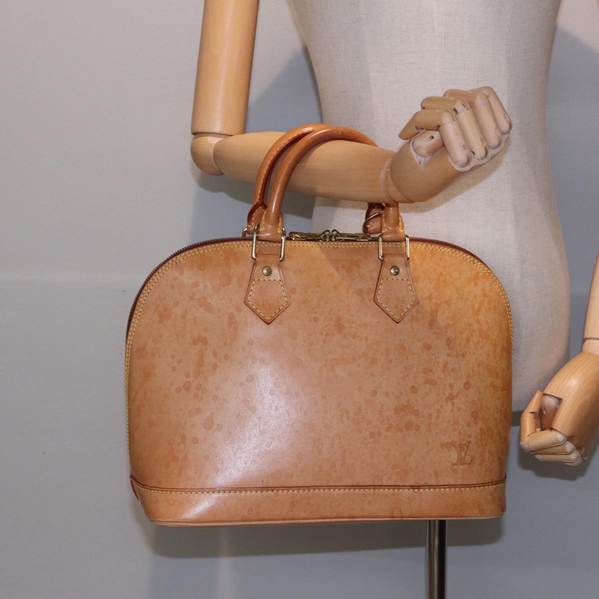 Louis Vuitton Alma Beige Leather Hand Bag