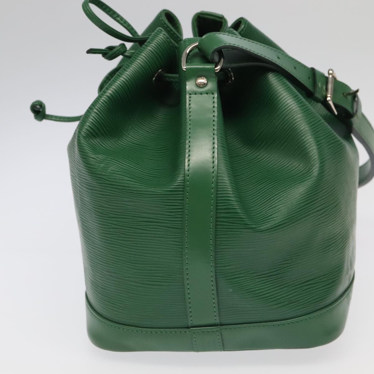 Louis Vuitton Noé Green Leather Shoulder Bag