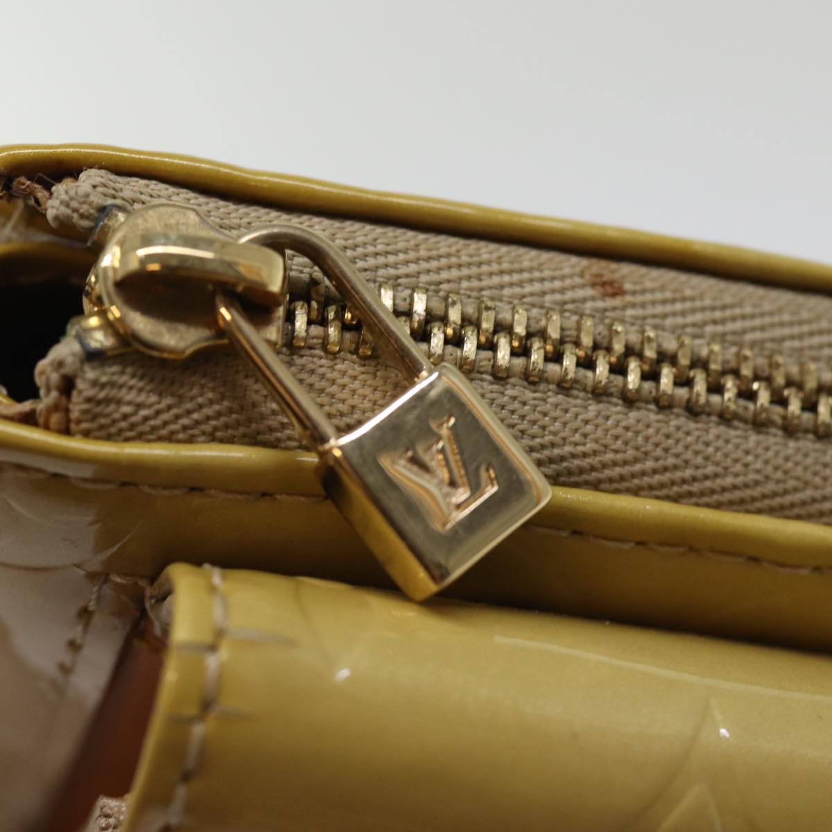 Louis Vuitton Mott Beige Patent Leather Shoulder Bag