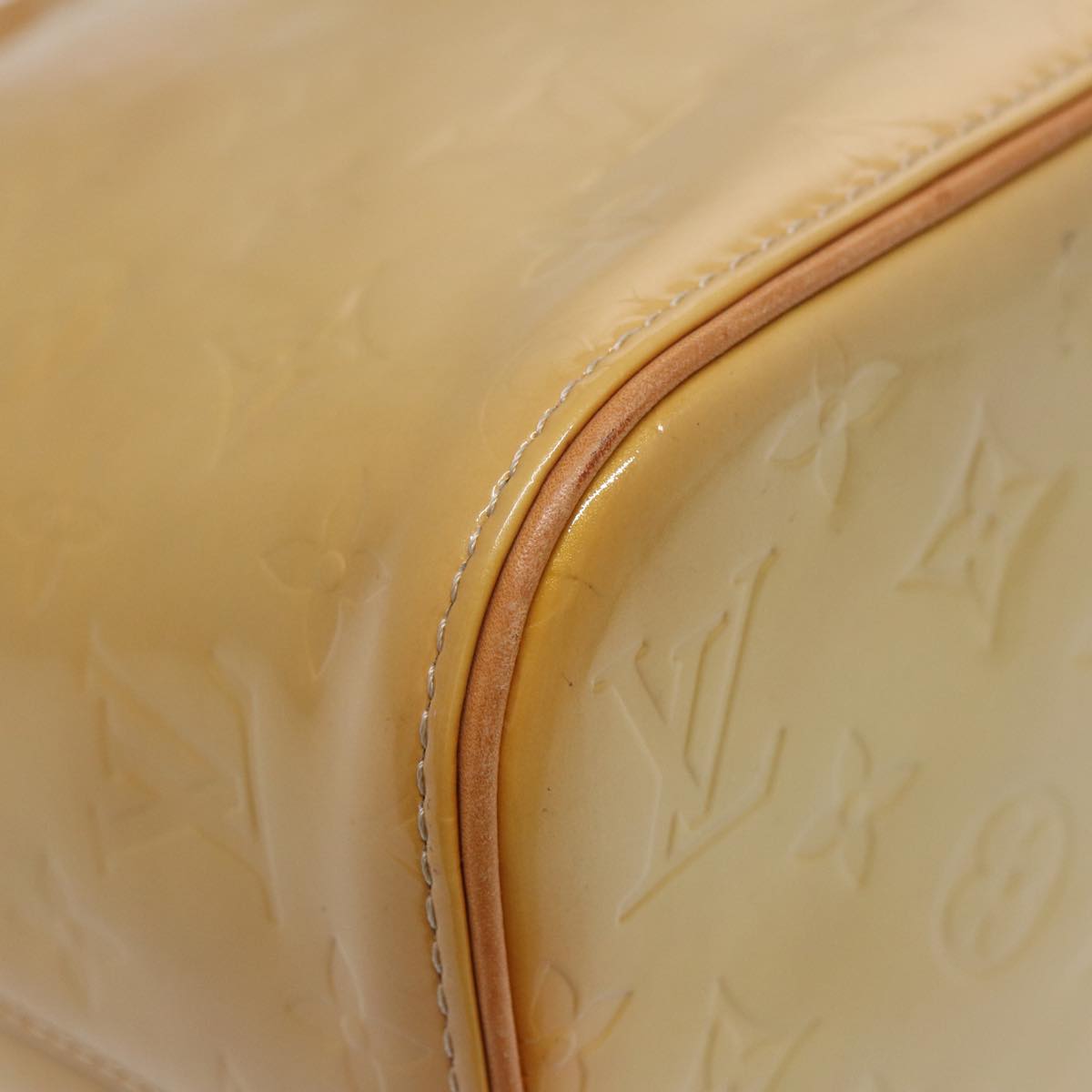 Louis Vuitton Houston Beige Patent Leather Hand Bag