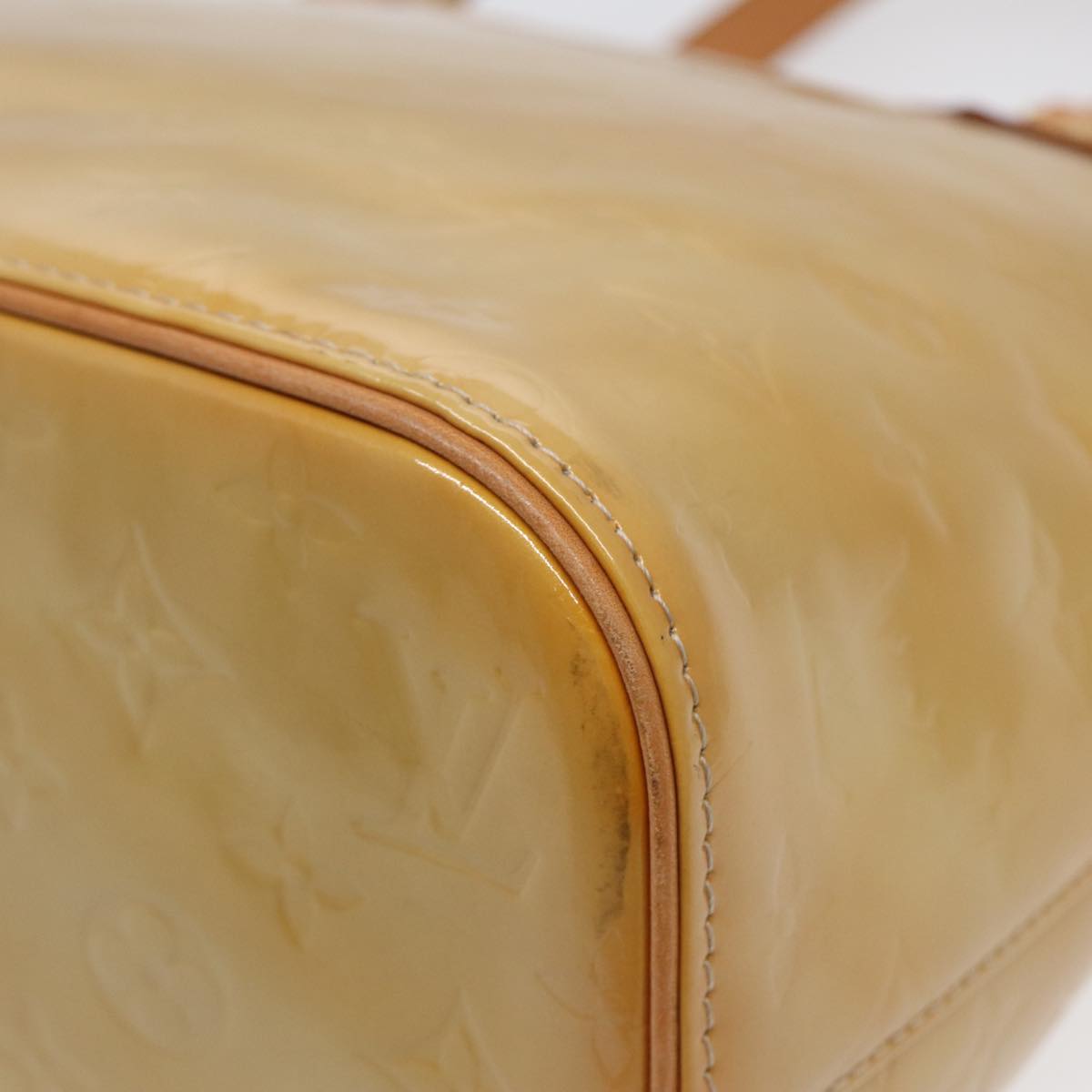 Louis Vuitton Houston Beige Patent Leather Hand Bag