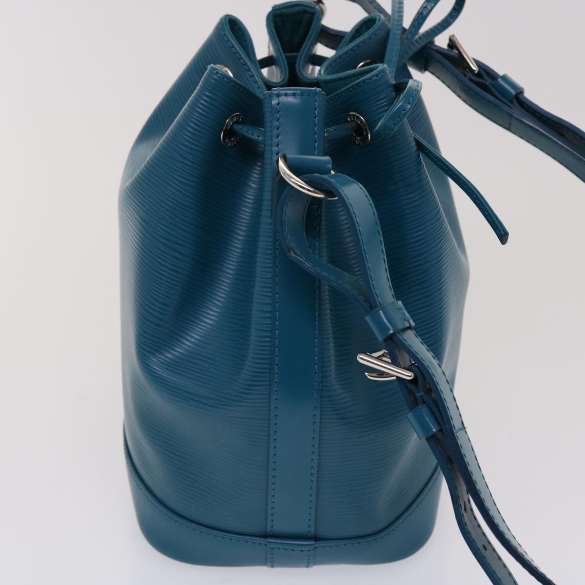 Louis Vuitton Noe Blue Leather Shoulder Bag