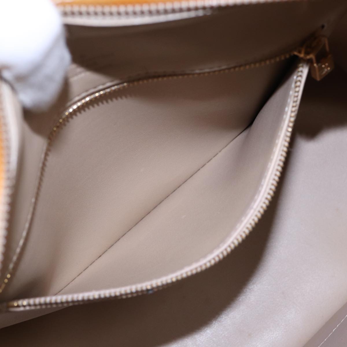 Louis Vuitton Houston Beige Patent Leather Hand Bag