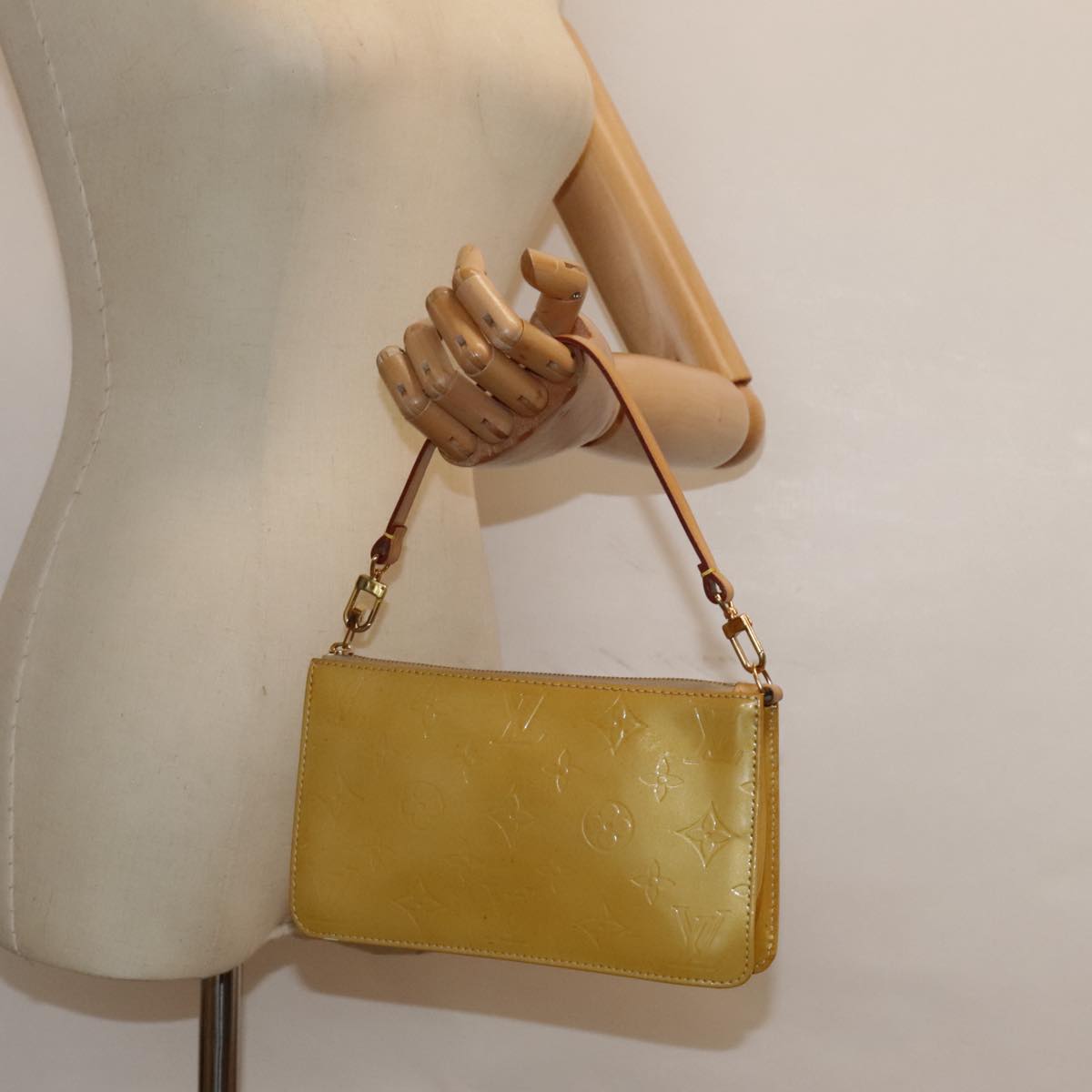 Louis Vuitton Lexington Beige Patent Leather Clutch Bag