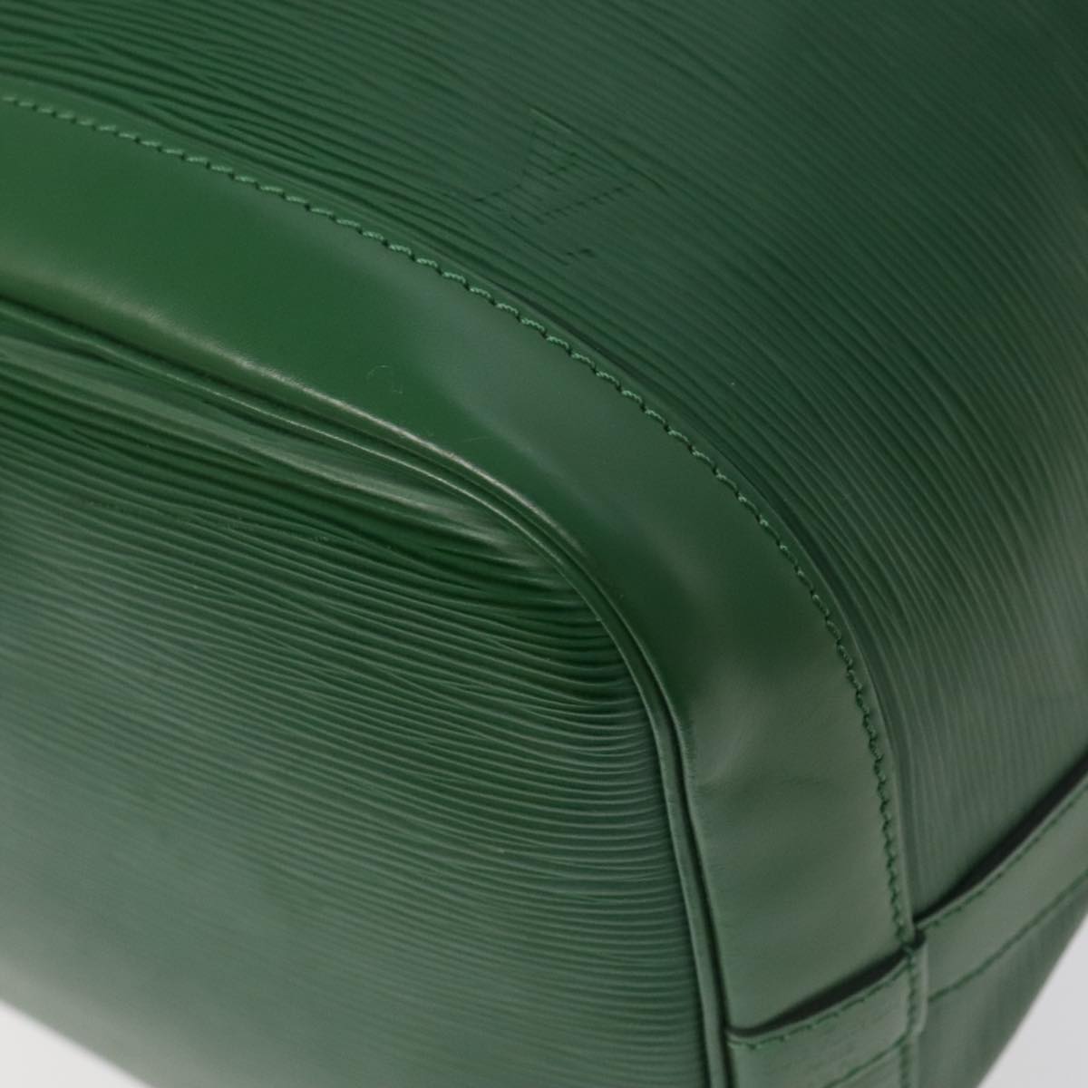 Louis Vuitton Noé Green Leather Shoulder Bag