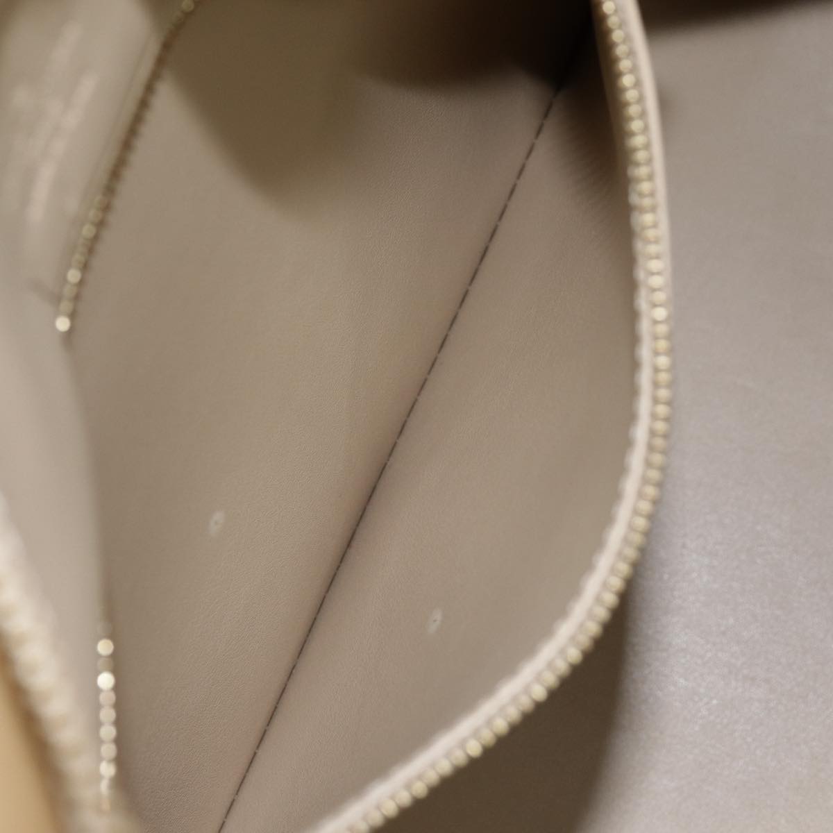 Louis Vuitton Houston Beige Patent Leather Hand Bag