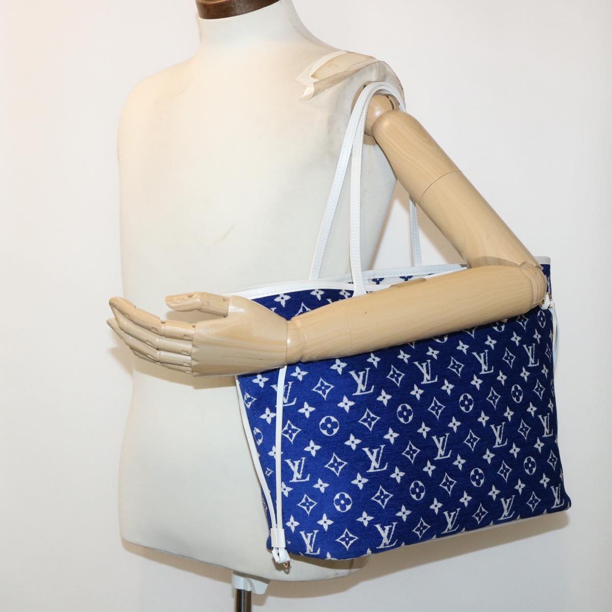 Louis Vuitton Neverfull MM Blue Leather Tote Bag