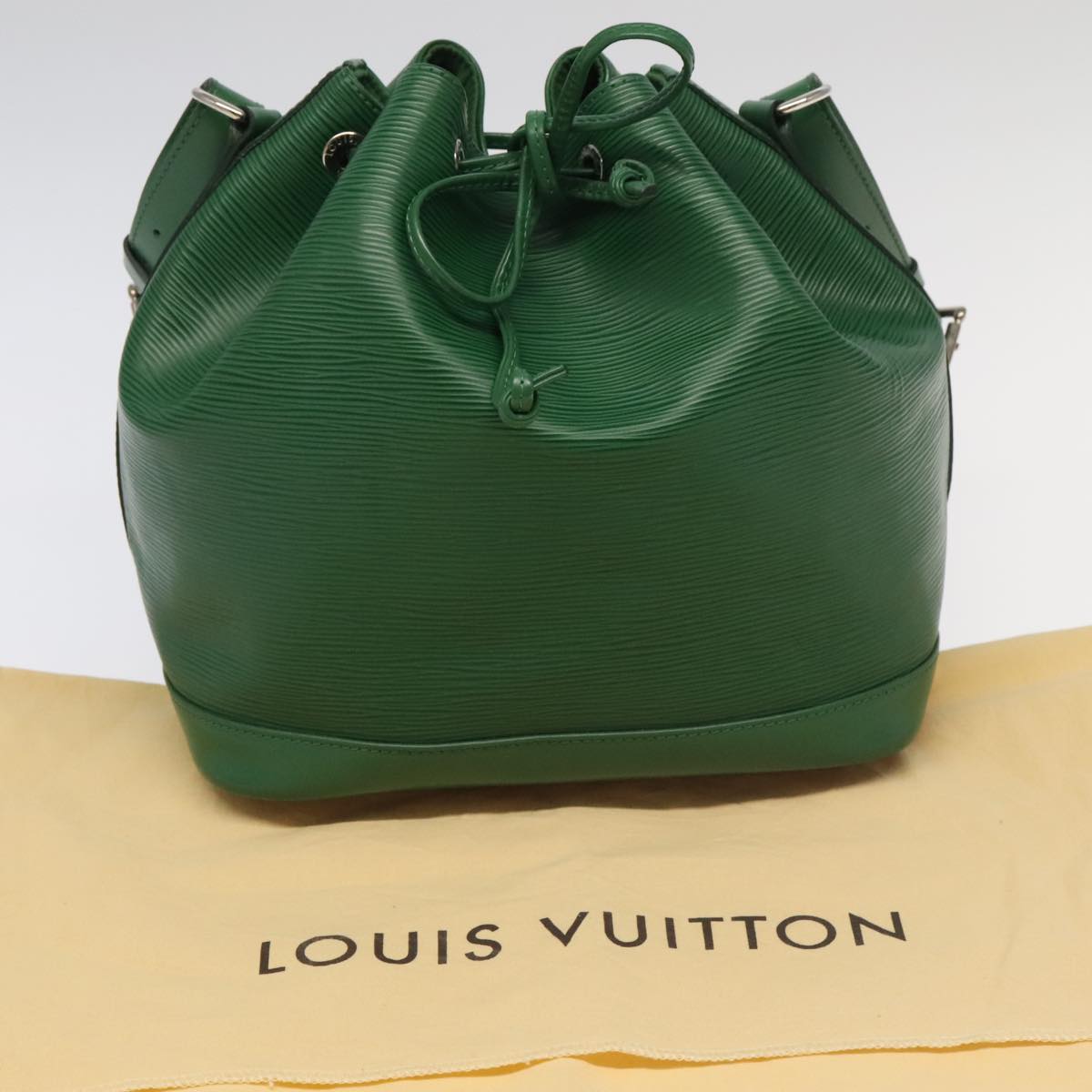 Louis Vuitton Noé Green Leather Shoulder Bag