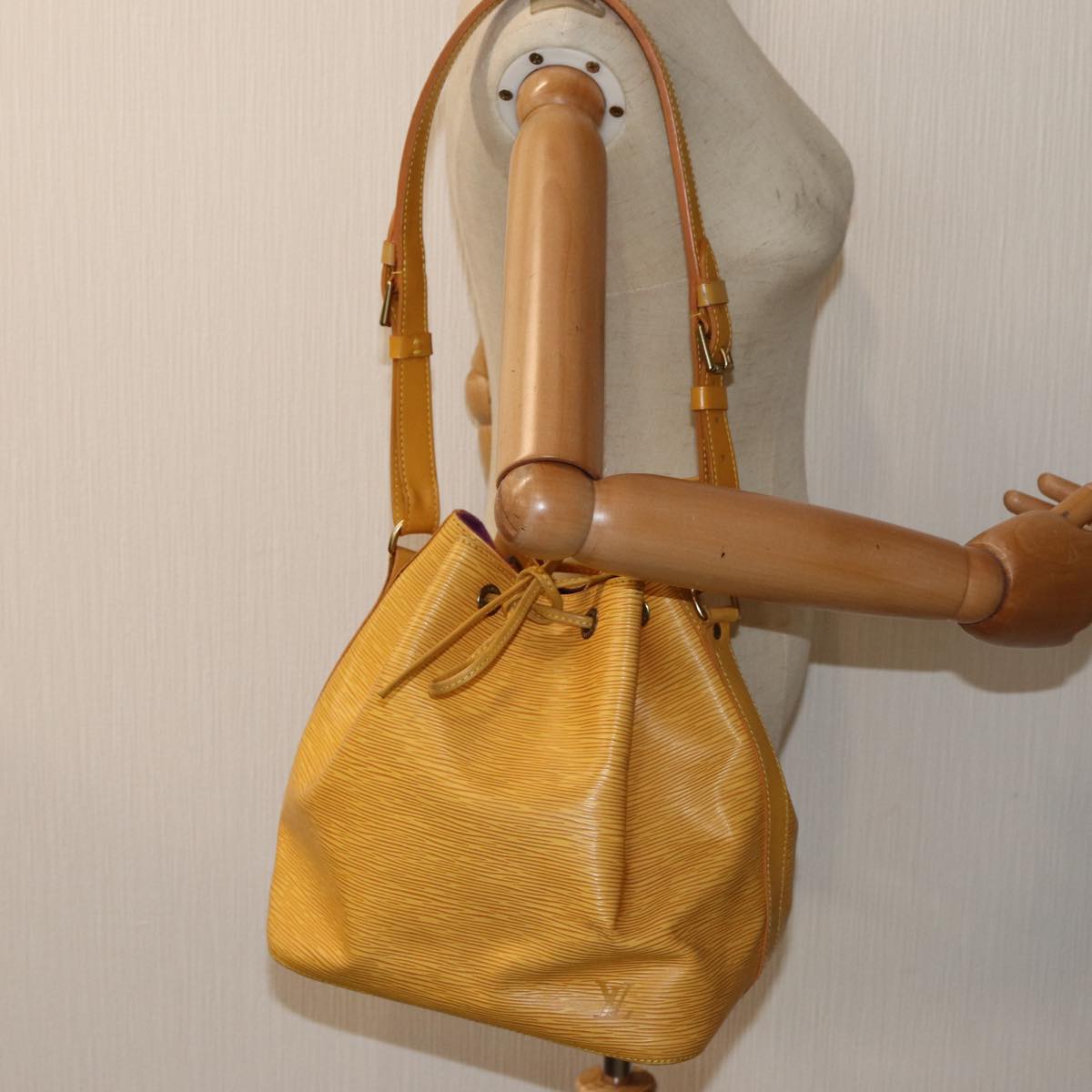 Louis Vuitton Petit Noé Yellow Leather Shoulder Bag