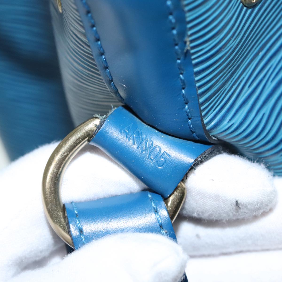 Louis Vuitton Noé Blue Leather Shoulder Bag