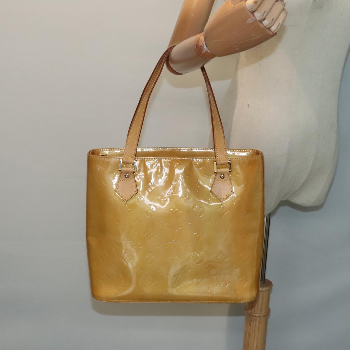 Louis Vuitton Houston Beige Patent Leather Hand Bag