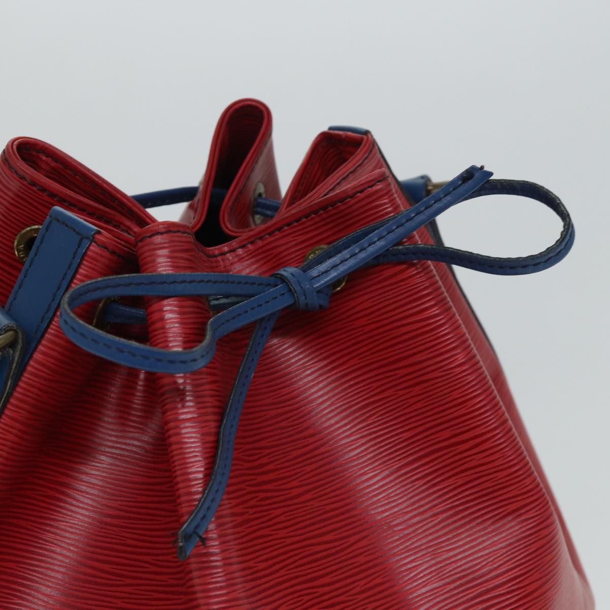 Louis Vuitton Noé Red Leather Shoulder Bag