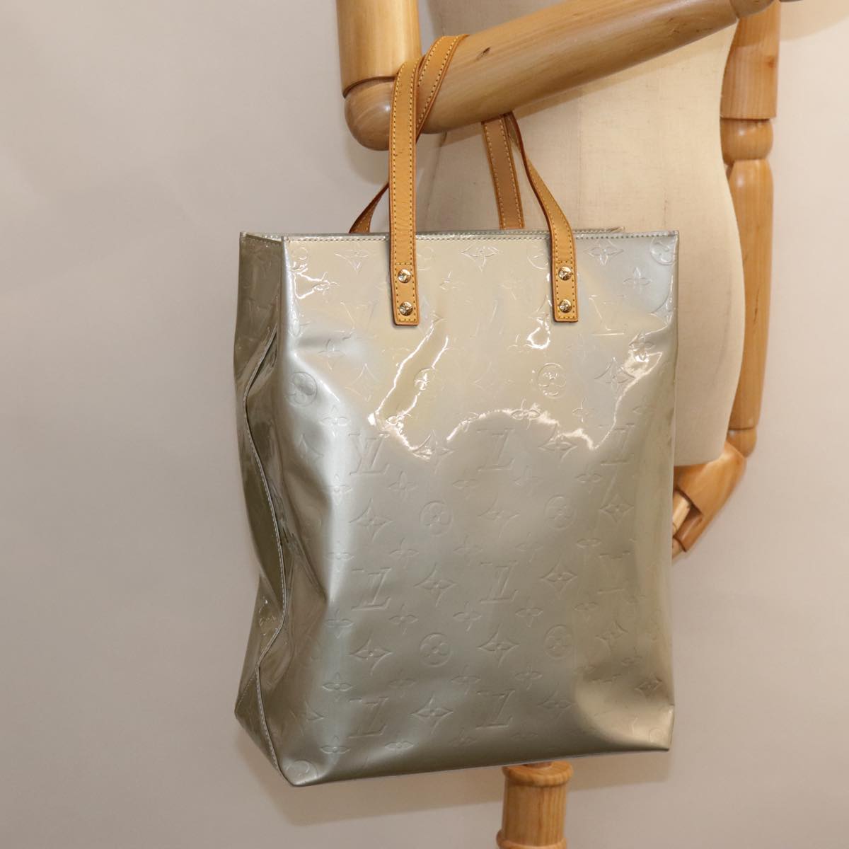 Louis Vuitton Reade Grey Patent Leather Tote Bag