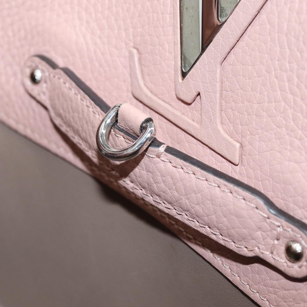 Louis Vuitton Capucines Pink Leather Hand Bag