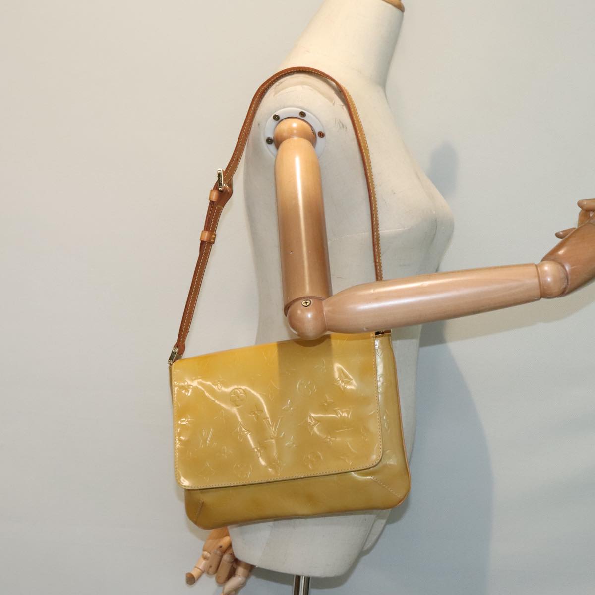 Louis Vuitton Thompson Street Beige Patent Leather Shoulder Bag