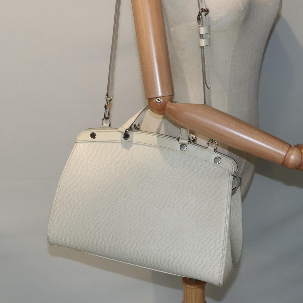 Louis Vuitton Blair Ecru Leather Hand Bag