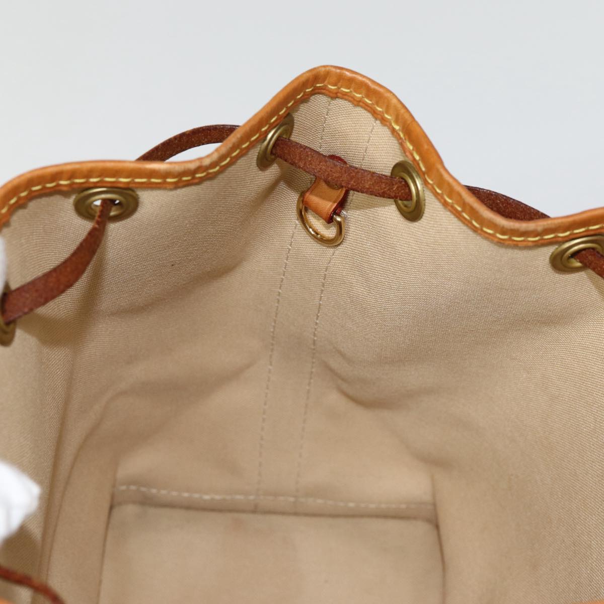 Louis Vuitton Noé White Canvas Shoulder Bag