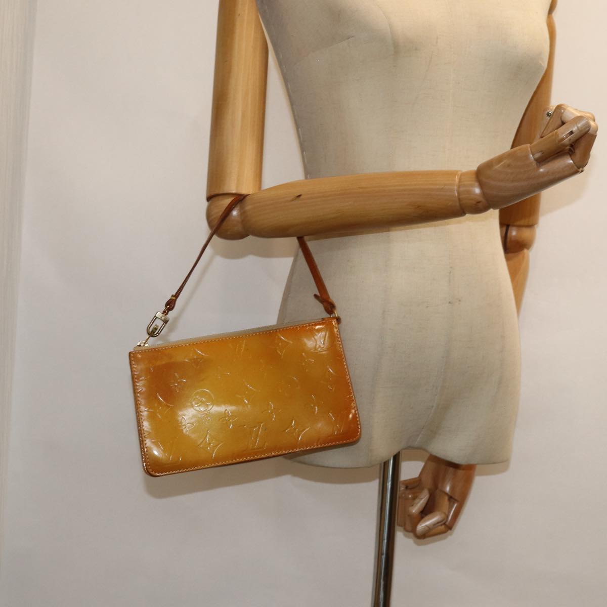 Louis Vuitton Lexington Camel Patent Leather Clutch Bag