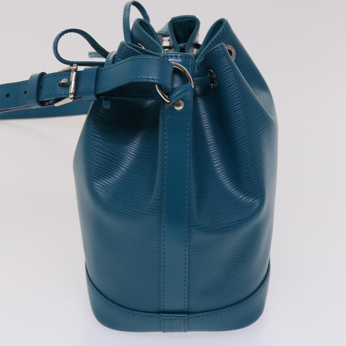 Louis Vuitton Noe Blue Leather Shoulder Bag