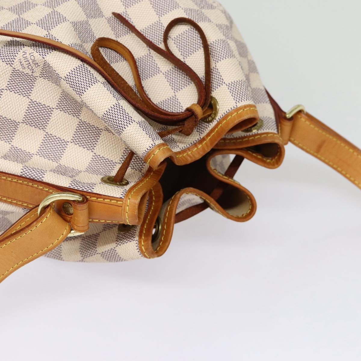 Louis Vuitton Noé White Canvas Shoulder Bag