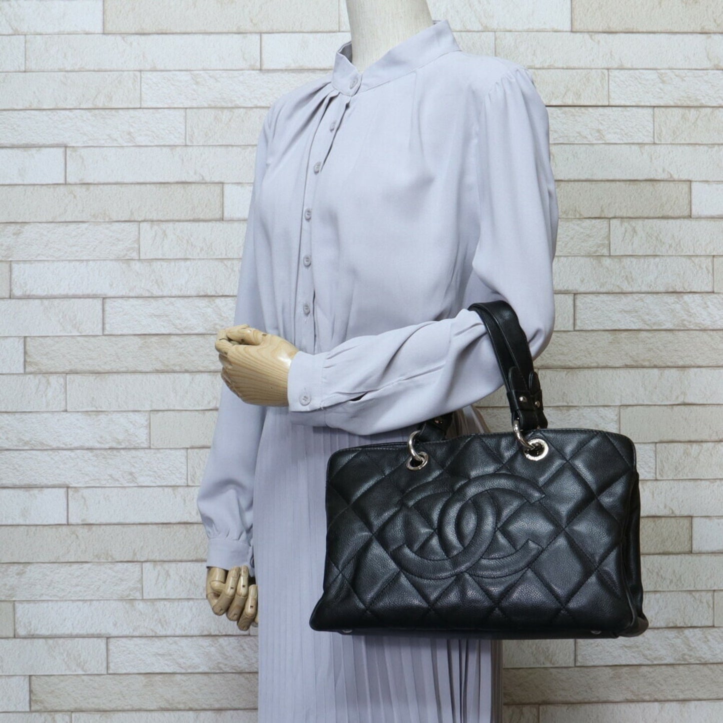 Chanel Matelassé Black Leather Hand Bag