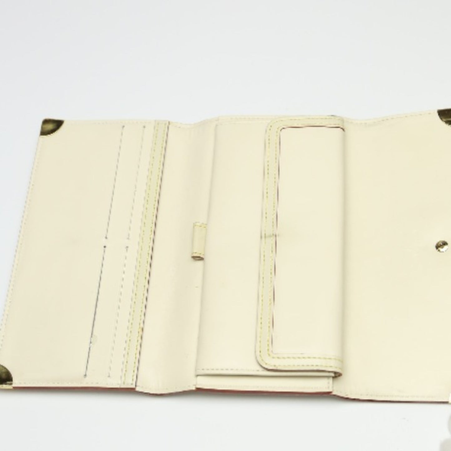 Louis Vuitton Suhari White Leather Wallet Accessories