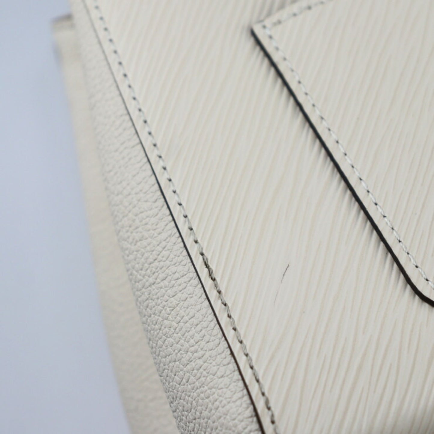 Louis Vuitton Marelle White Leather Hand Bag